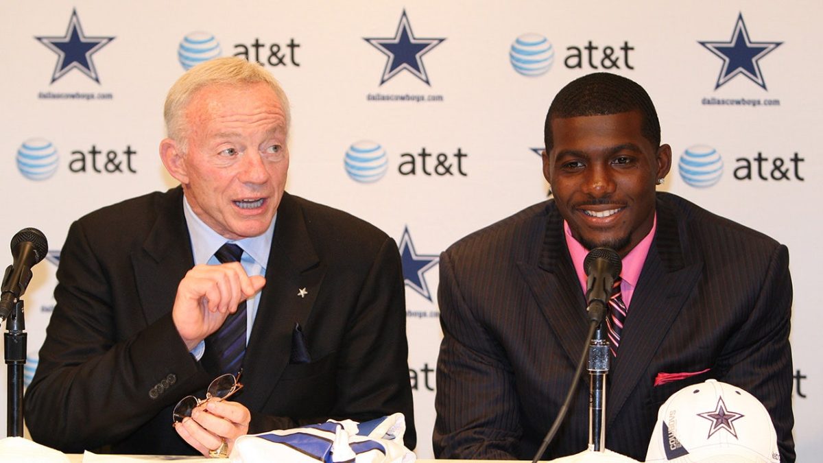 Former Cowboys player cautions Jerry Jones amid Micah Parsons situation