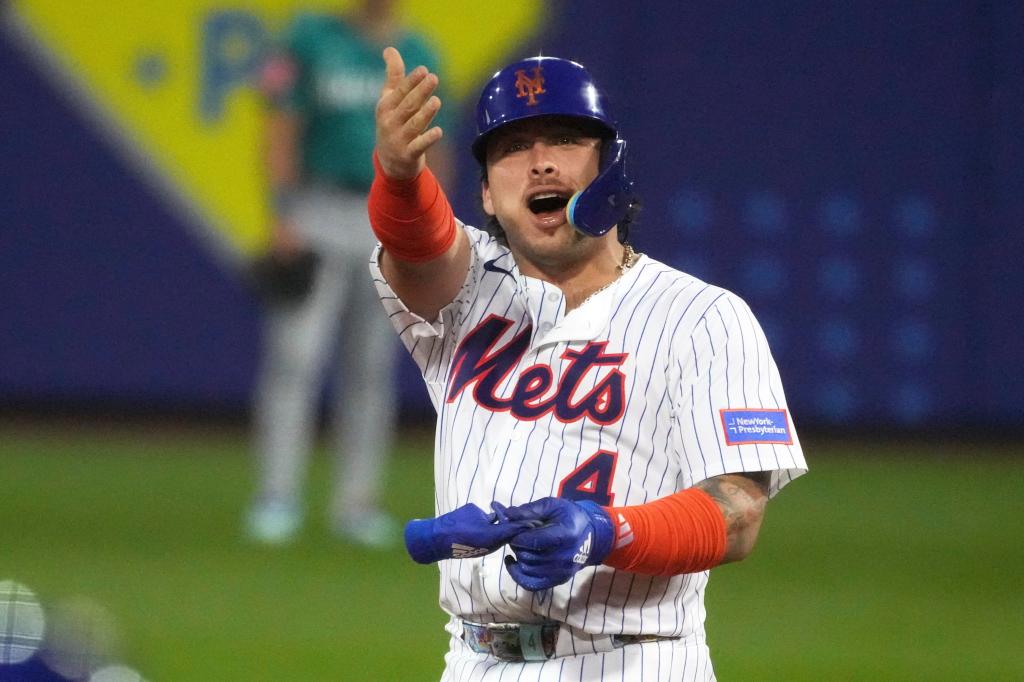 Francisco Alvarez leaves Mets game prematurely due to hand injury