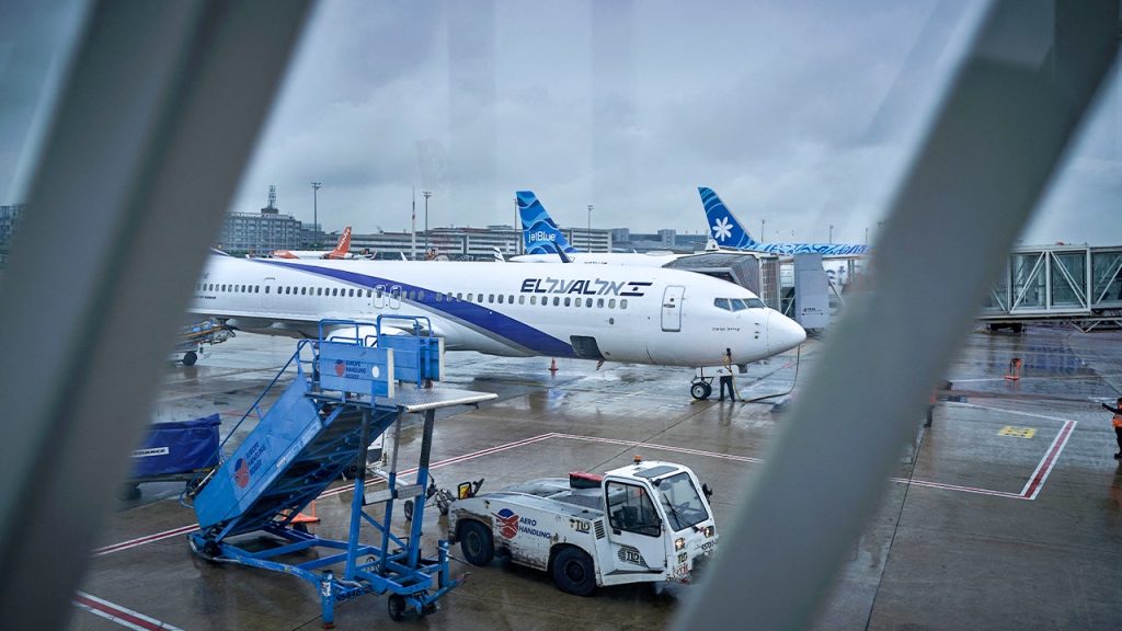 French controller removed from duty for shouting 'Free Palestine' to Israeli pilots