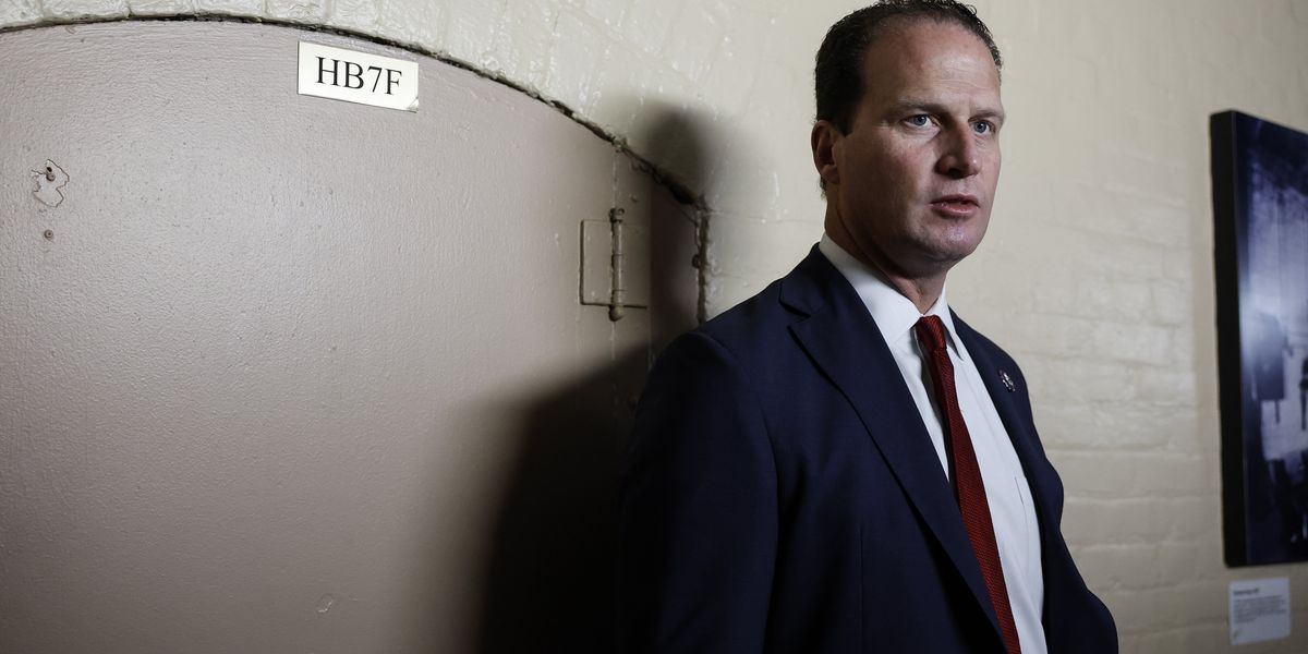 GOP lawmaker presents a bill to prevent undocumented immigrants from affecting the census.