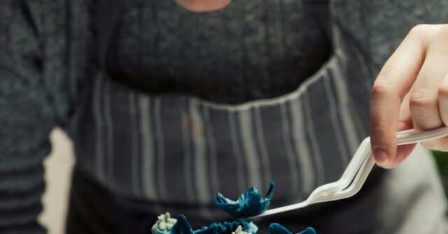 Government Provides Illegal Migrants with Classes in Cake Decorating and Hairdressing