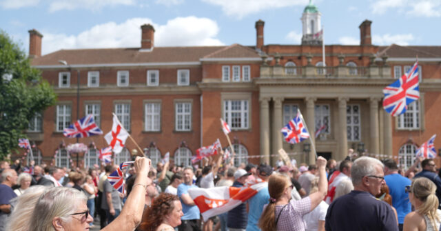 Government in the UK Reaches Out to Private Homes for Housing Migrants from Hotels