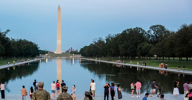 Guard Rescues Victim from Attack at National Mall