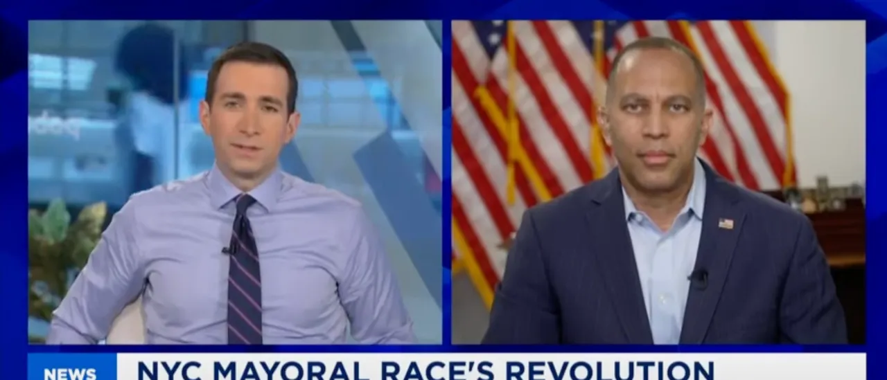 Hakeem Jeffries Avoids Answering Questions About Mamdani’s Socialism