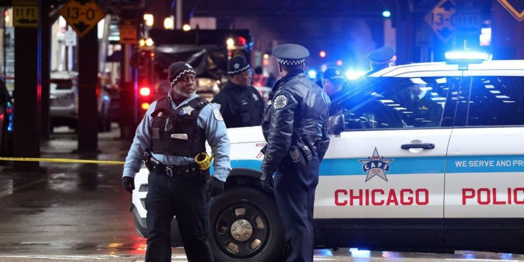 Heartbreaking video shows Chicago father’s last words as family witnesses in shock on Facebook livestream.