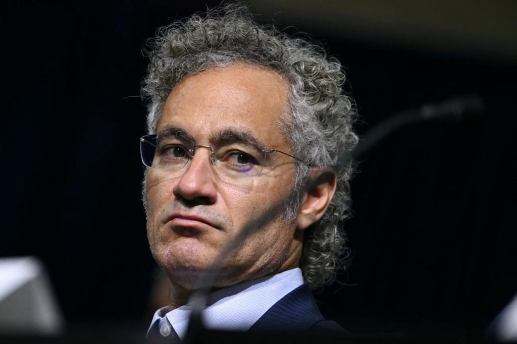 How Palantir, a favorite in AI, turned into the S&P 500's top and bottom stock of 2025, rising 144% before losing value for six consecutive sessions