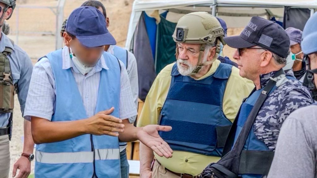 Huckabee tours Gaza, criticizes Hamas for stealing aid supplies