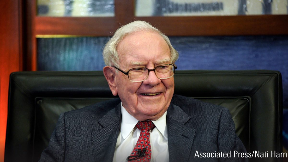 Is the 'Buffett Premium' No Longer Present for Berkshire Shares?