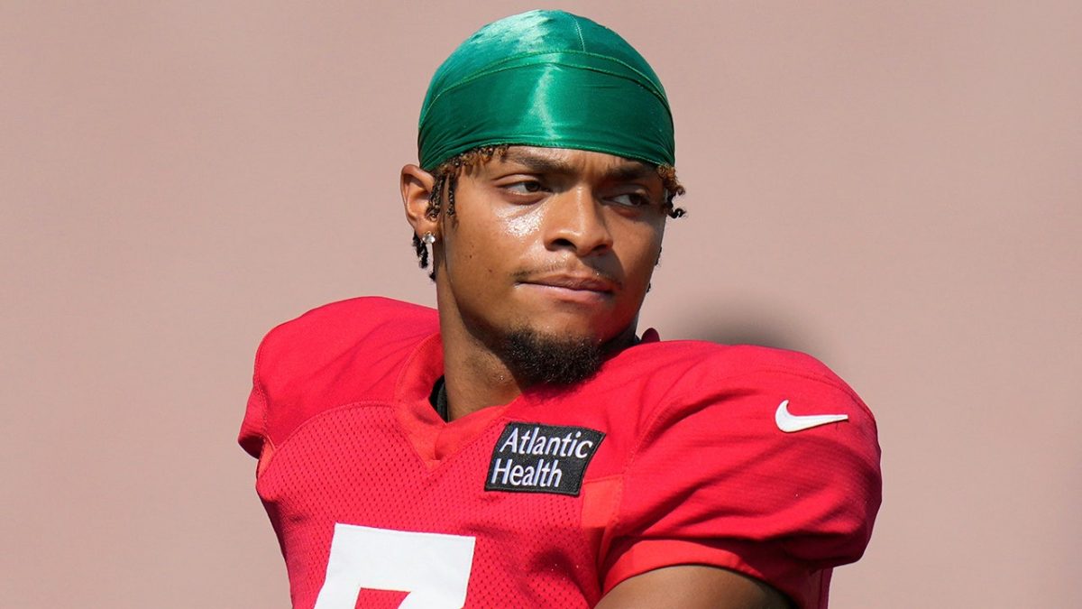 Jets' Justin Fields discusses reading the Bible