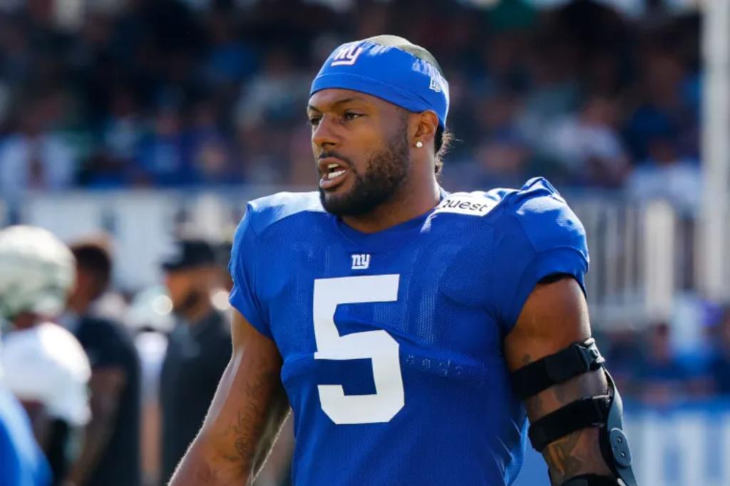 Kayvon Thibodeaux and the Giants defense keep pursuing the quarterback.