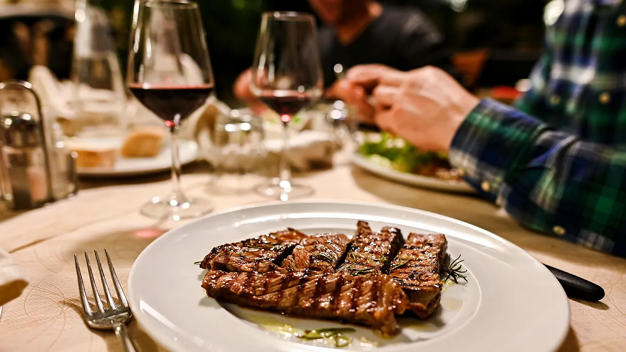 Las Vegas steakhouses offer $1,000 wagyu and high-quality beef cuts for customers