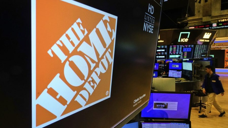 Latino civil rights organization urges Home Depot to reduce ICE presence.