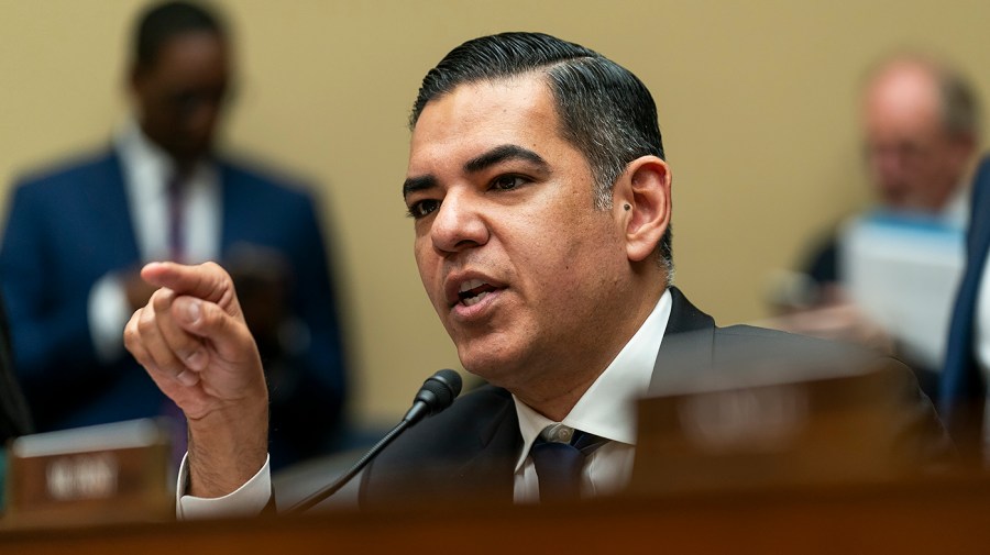 Leading Oversight Democrat: DOJ's intention to release Epstein documents in 'batches' is a 'cover-up'