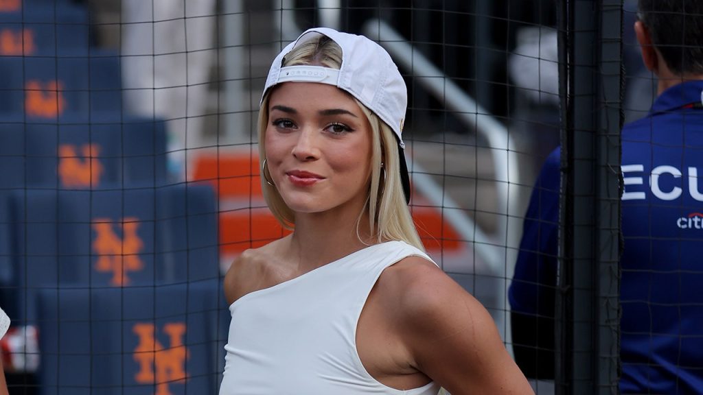 Livvy Dunne admires Taylor Swift in matters of dating.