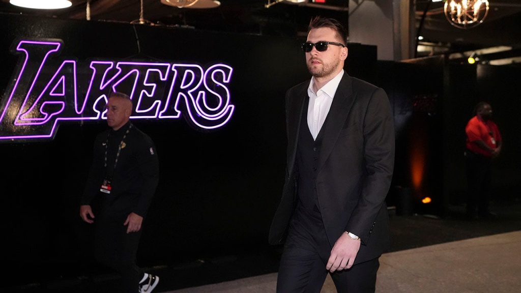 Luka Doncic bypasses free agency and signs with the Lakers until 2028