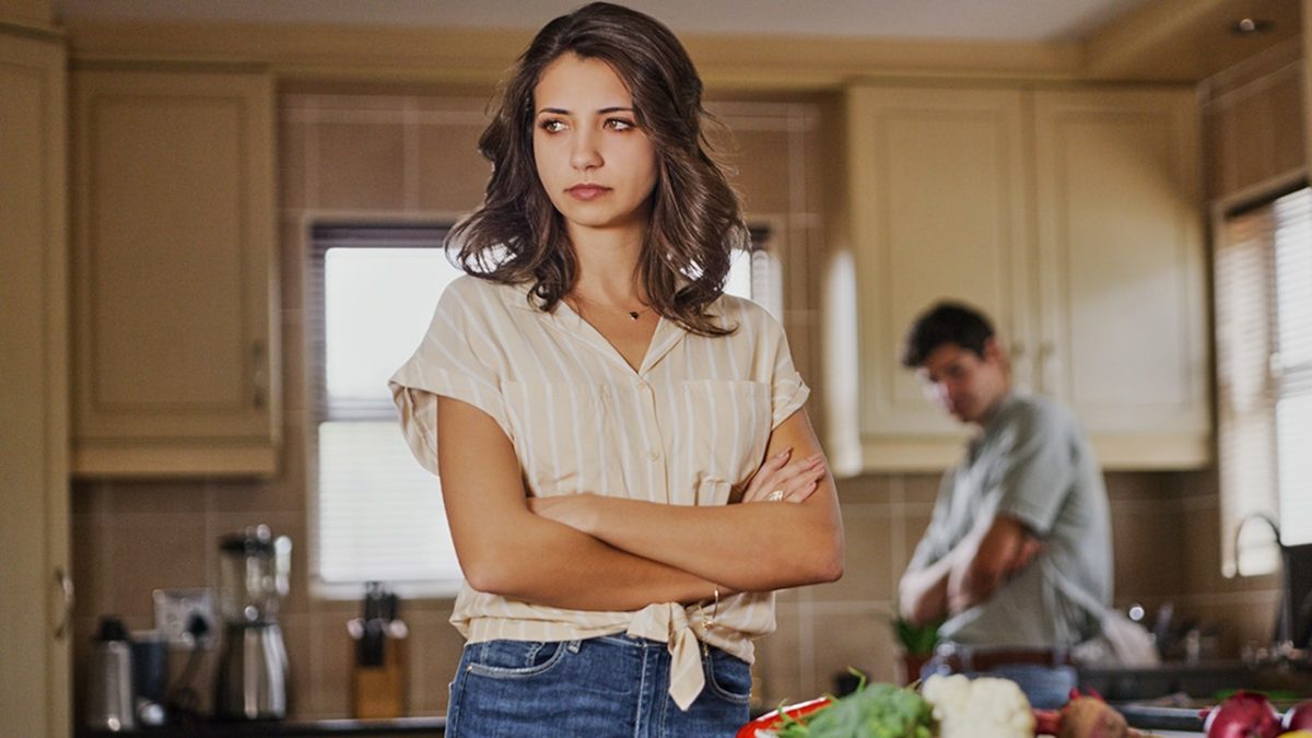 Man chooses takeout over woman's home-cooked meals, causing intense discussion
