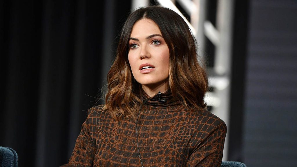 Mandy Moore criticizes the driver who hit her family's car and left the scene.