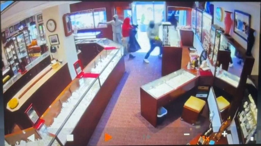 Masked thieves take $2 million in jewelry during daytime robbery at Seattle store