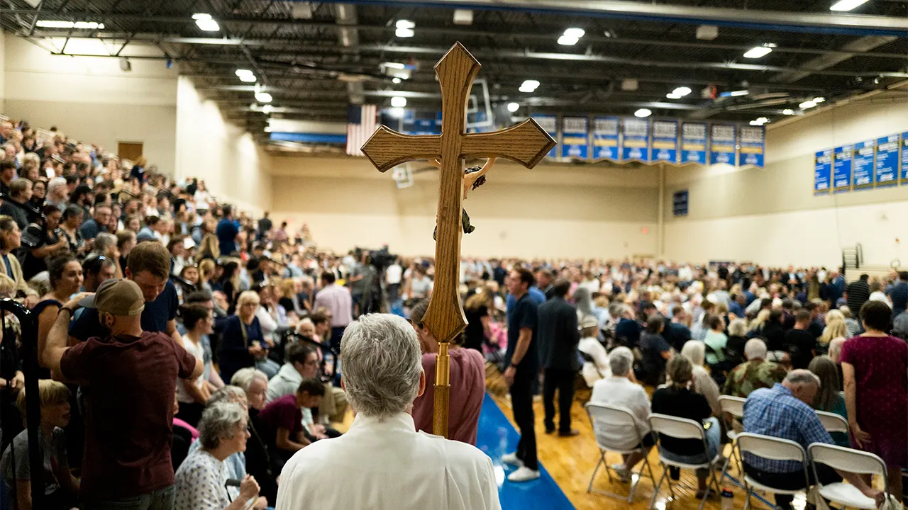 Media figures criticize prayer following Minnesota Catholic school shooting