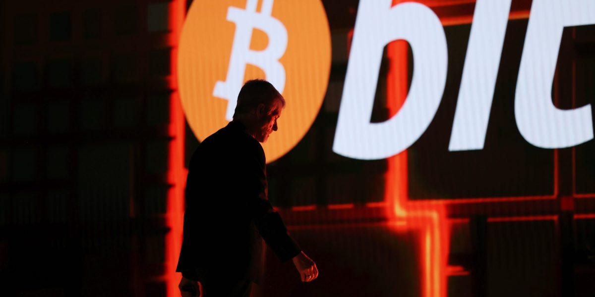 Michael Saylor faces backlash as his Bitcoin premium declines