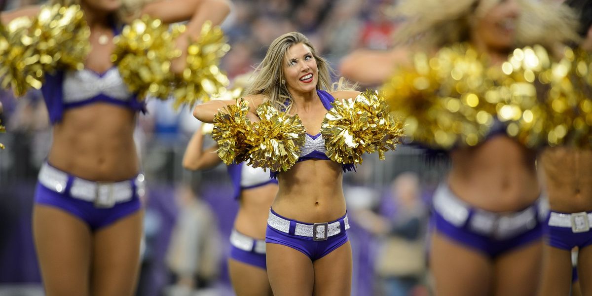 Minnesota Vikings cheerleading team features 2 men, and many fans are dissatisfied with this decision.