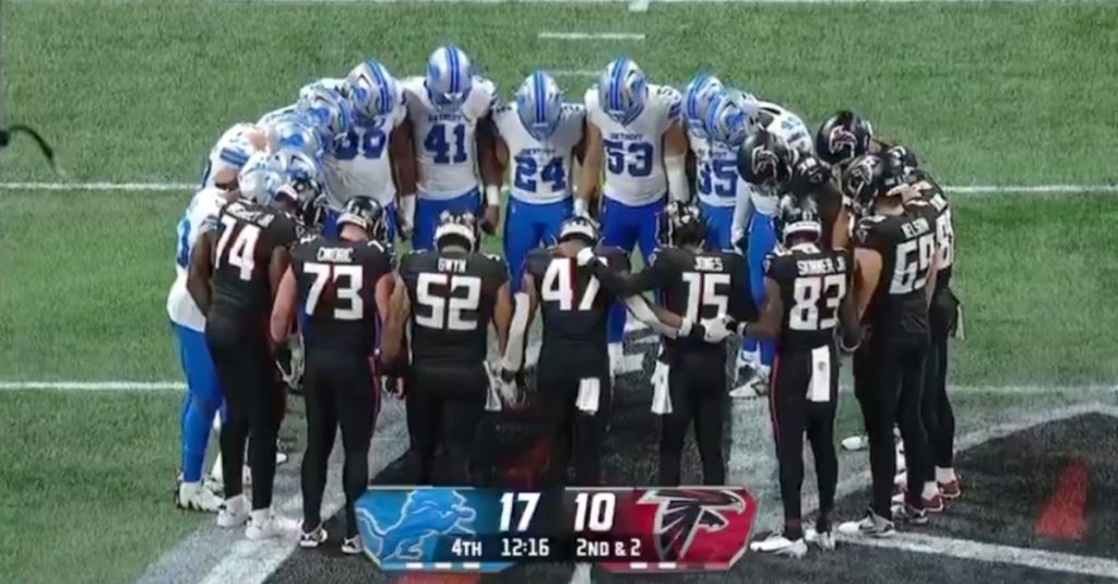 NFL Game Concludes with Moving Moment of Prayer Following Serious Injury