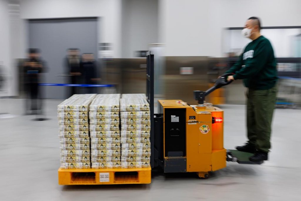 New FX Trends Dip Before Ukraine Discussions and Jackson Hole