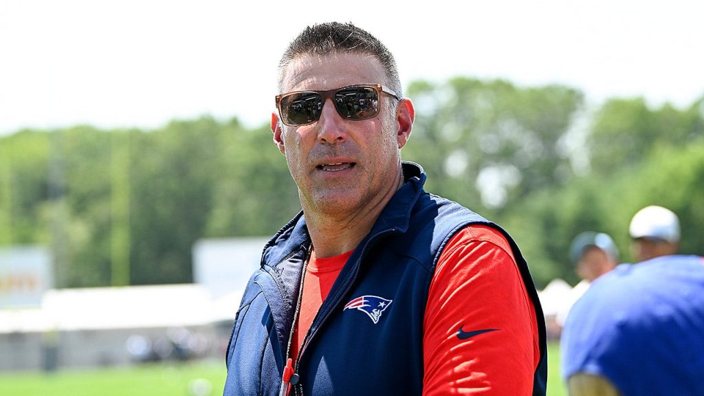 Patriots' Mike Vrabel shares his reasons for approaching people in parking lots