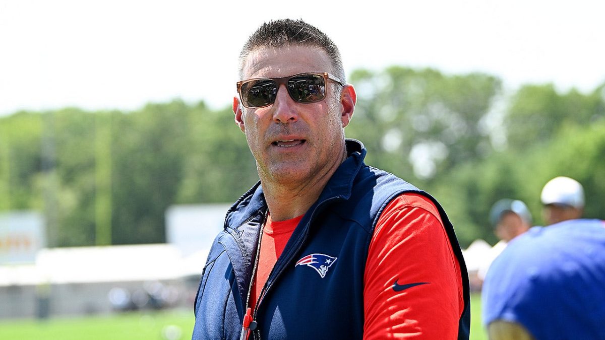 Patriots' Mike Vrabel shares his reasons for approaching people in parking lots