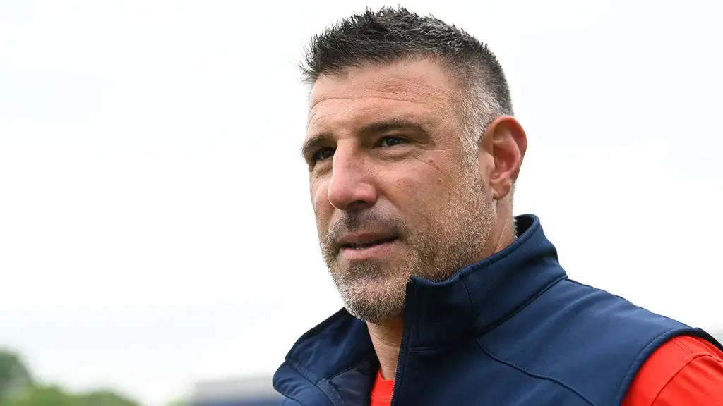 Patriots coach Mike Vrabel has a disagreement with a reporter about Stefon Diggs' availability.