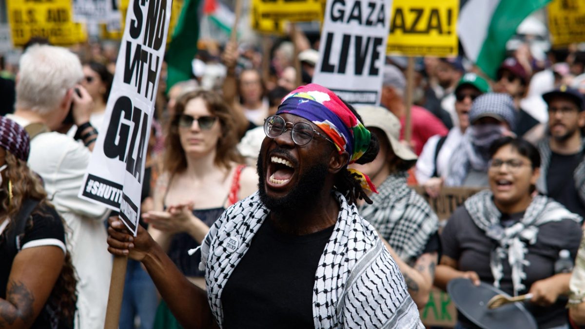 Protesters in Manhattan shout for a global intifada despite opposition from both political parties.