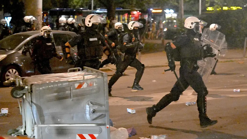 Protests by students in Serbia call for new elections amid continuing violence