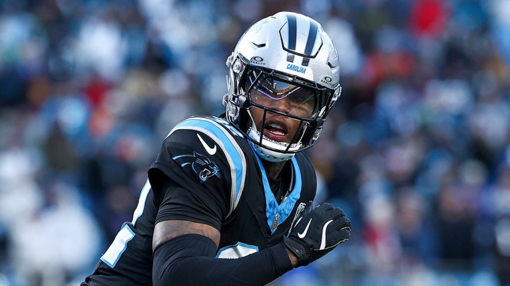 Raiders safety Lonnie Johnson Jr. suffers leg injury in clash with Maxx Crosby