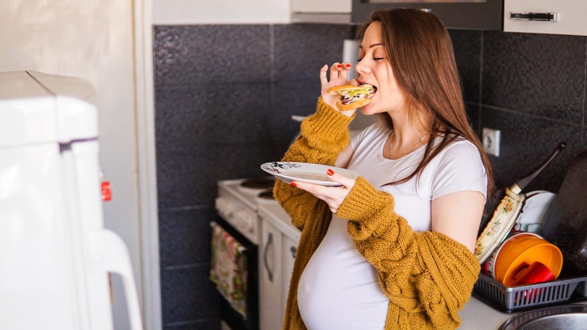 Reddit backs man who kept food away from his pregnant sister in a small fridge