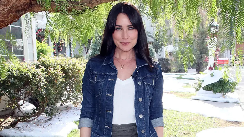 Rena Sofer from 'General Hospital' moves from LA to New York after 35 years.