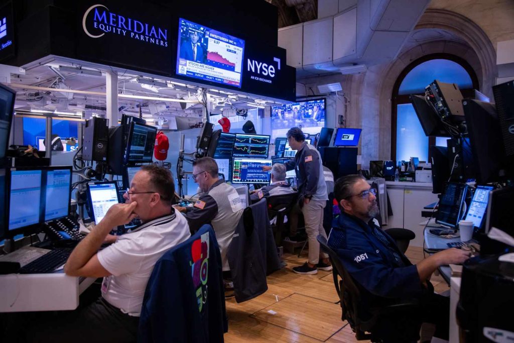 S&P 500 Daily Changes: Apple Shares Continue to Climb; The Trade Desk Falls Sharply After Earnings