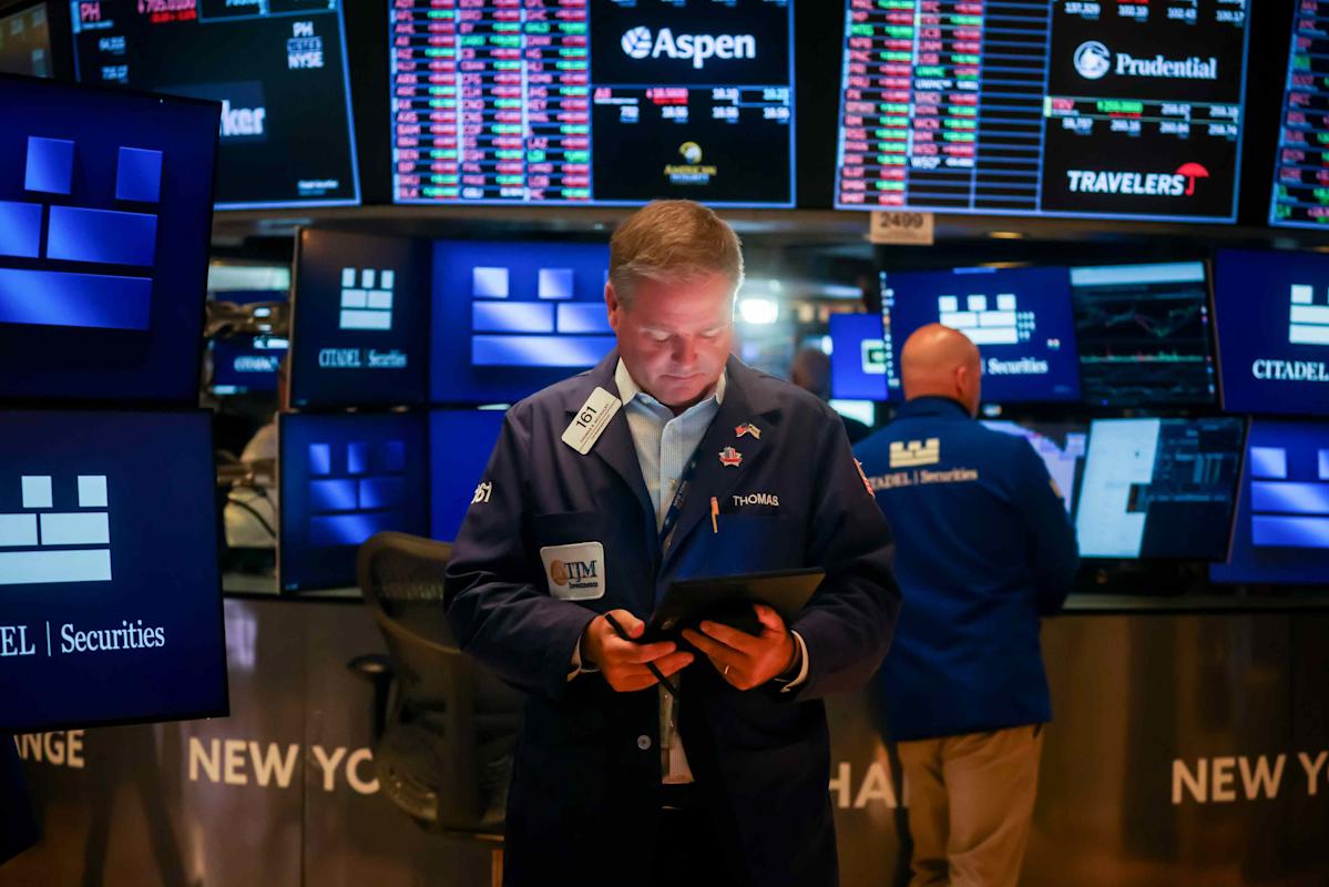 S&P 500 Today: Retail Stocks Increase with Hopes for Rate Cuts