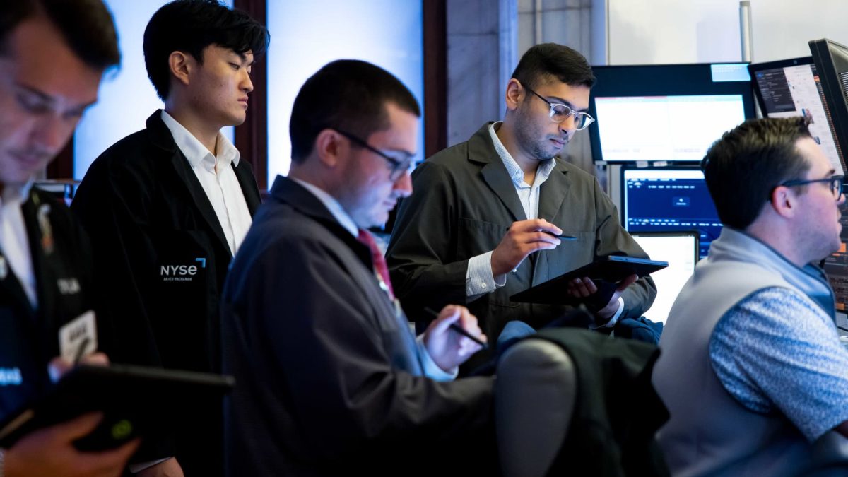 S&P 500 pulls back from record on Friday, yet is on track for its fourth consecutive winning month: Live updates