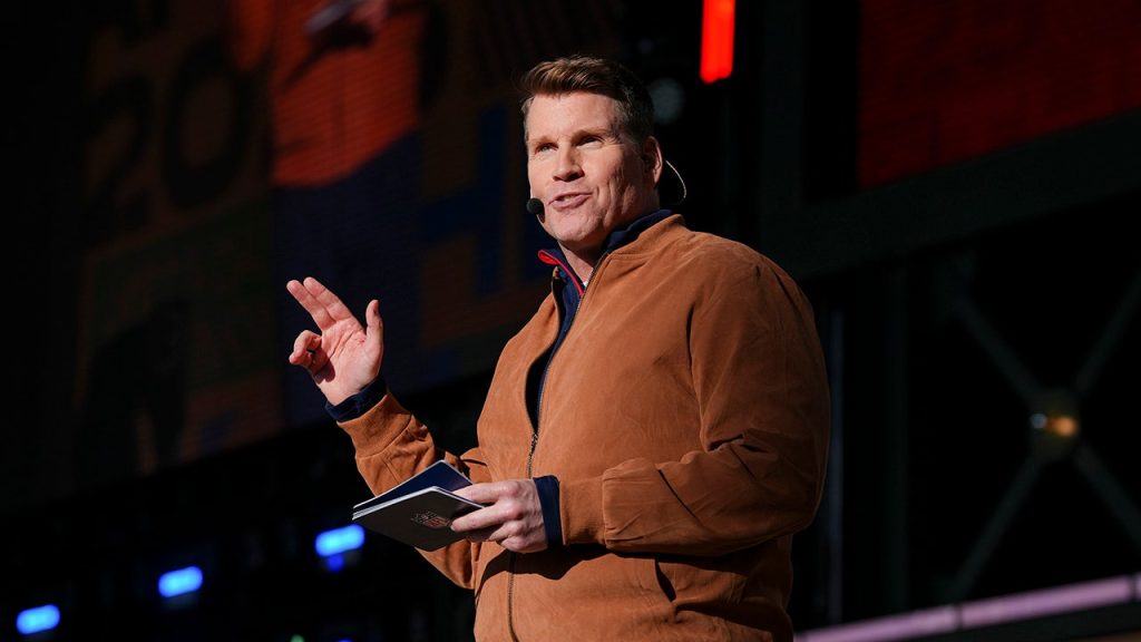 Scott Hanson expresses his enthusiasm to keep hosting NFL RedZone.