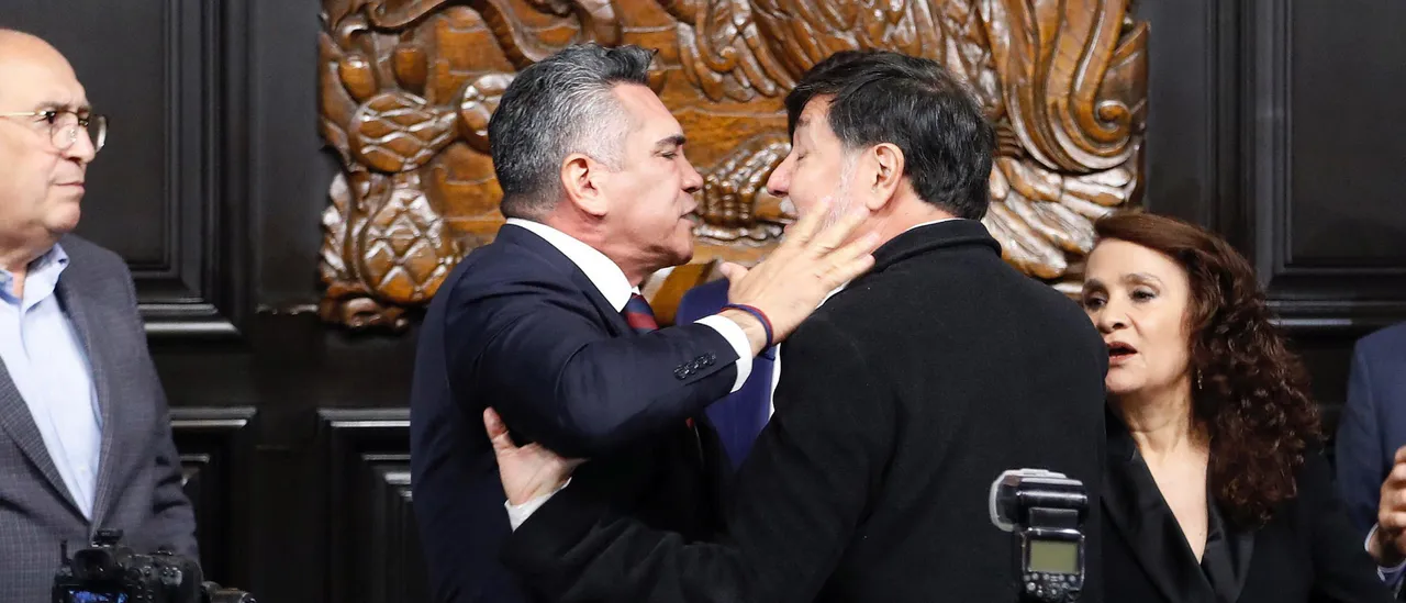 See Mexico’s Senators Clash During Their Meeting