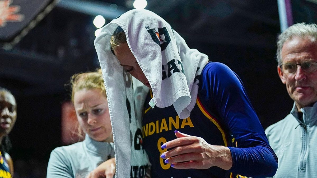 Sophie Cunningham experiences a frightening injury to her right knee against the Connecticut Sun