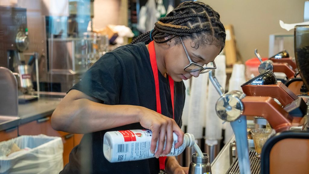 Starbucks CEO aims for 4-minute service target with Green Apron initiative