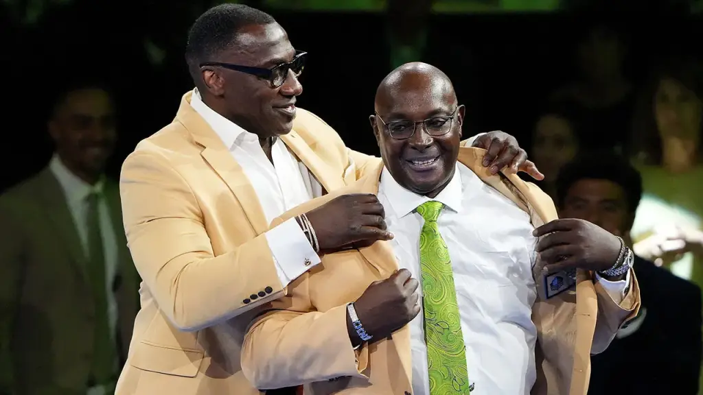 Sterling Sharpe experiences heartfelt moment with brother Shannon Sharpe during Hall of Fame speech