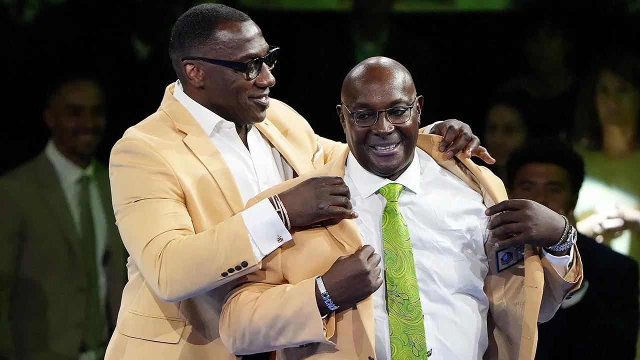 Sterling Sharpe experiences heartfelt moment with brother Shannon Sharpe during Hall of Fame speech
