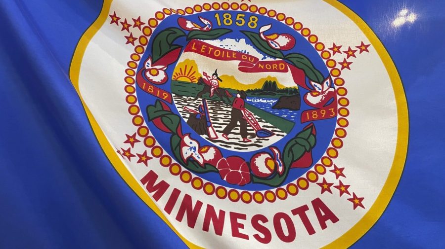 Teen claims server requested gender verification in restaurant restroom