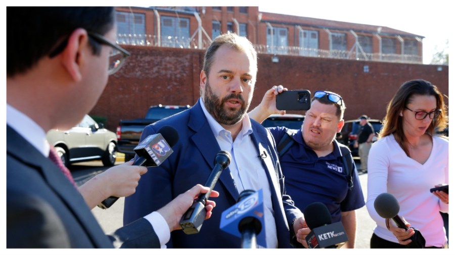 Texas Democrat calls use of FBI 'tactic of a collapsing regime'