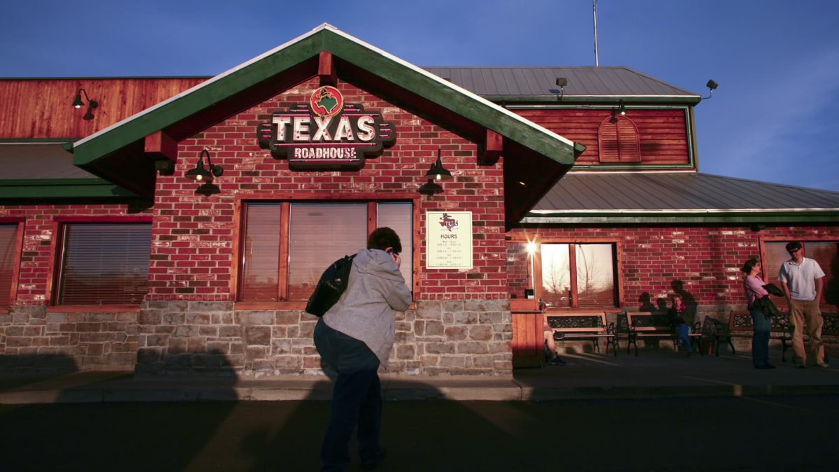 Texas Roadhouse's varied outcomes reflect the dilemma this stock represents.