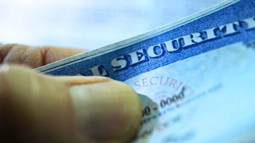 The Highest Social Security Benefit at Ages 62 and 70 in 2025