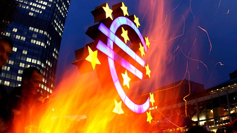 The international differences in 'de-banking': How the US, UK, and EU handle risk