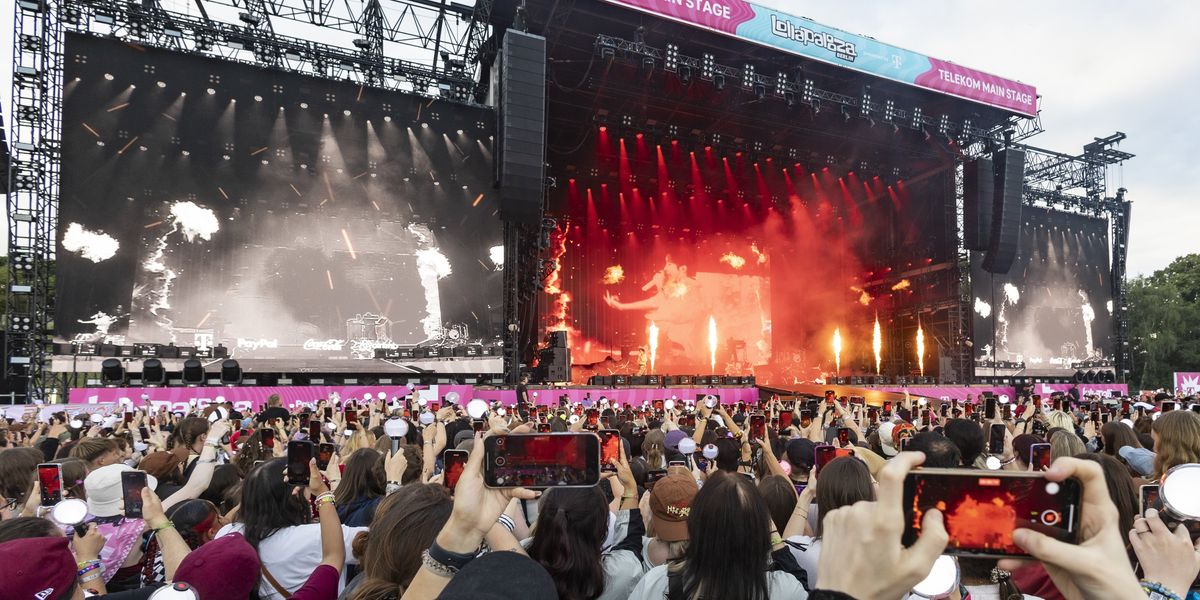 This leading cartoon K-pop group has everything except soul.